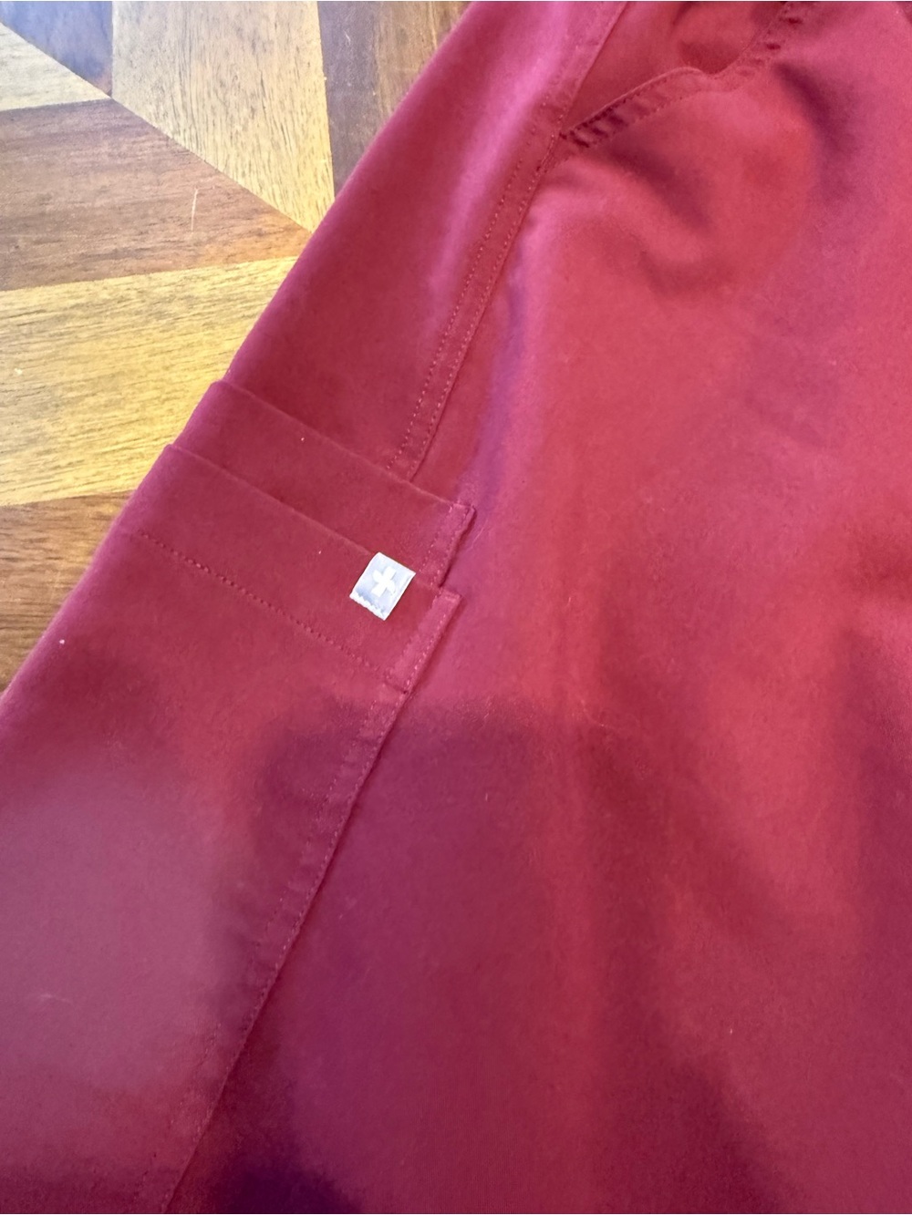 FIGS Kade Cargo Scrub Trousers in Burgundy with Gray Tie XXL short - Picture 7 of 11